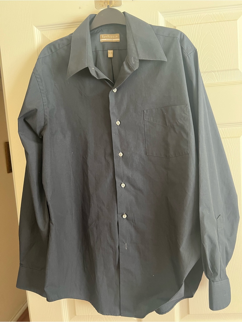 NWOT Van Heusen Dark Navy blue Wrinkle-Free Fitted Large 34/35 Poplin Poly/Cotto